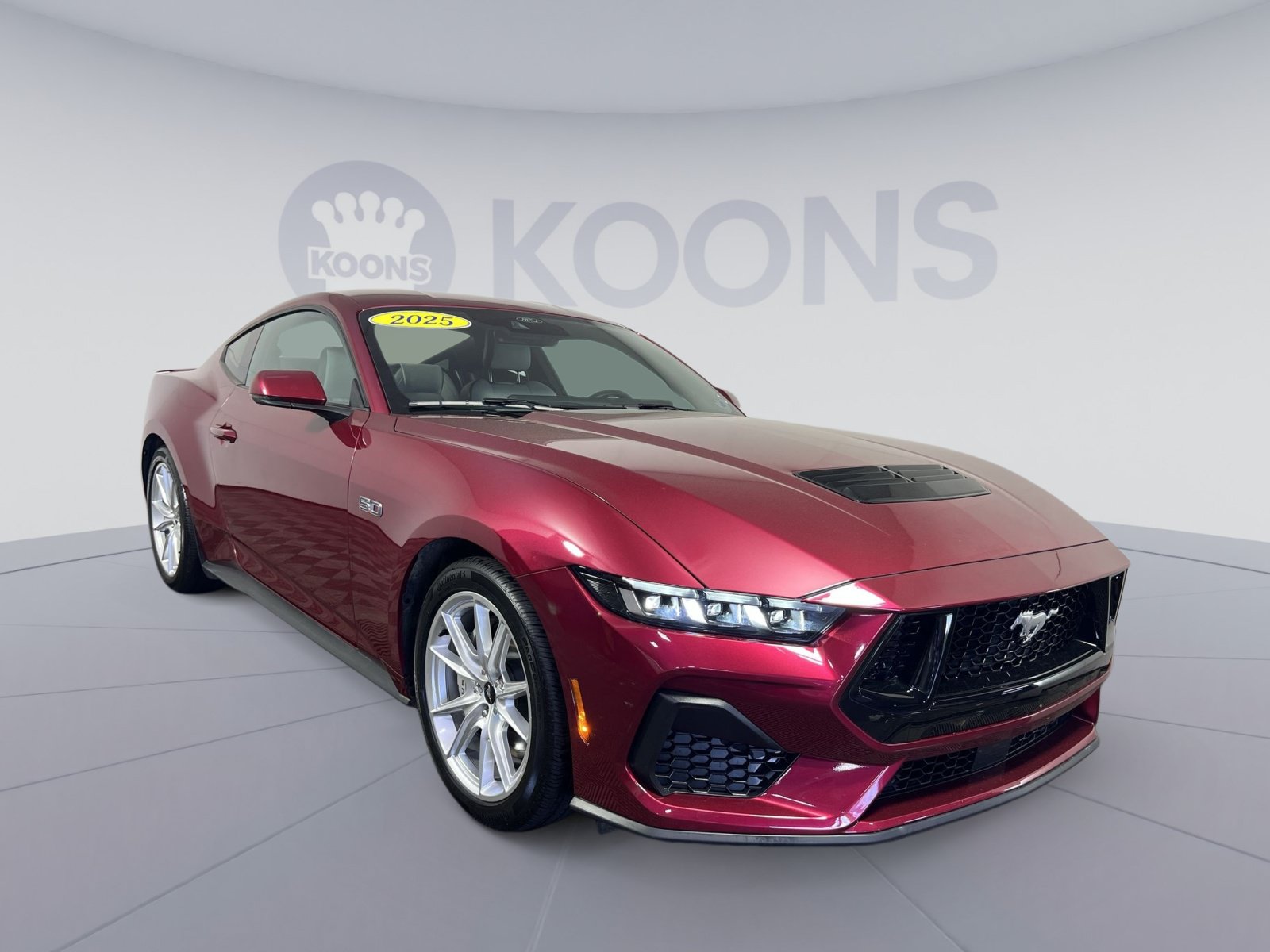 Used 2025 Ford Mustang GT Premium RWD image 2