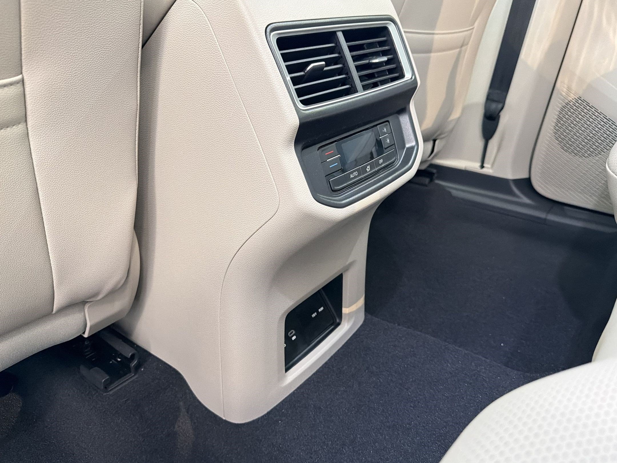 New 2026 Volkswagen Atlas SE FWD image 33