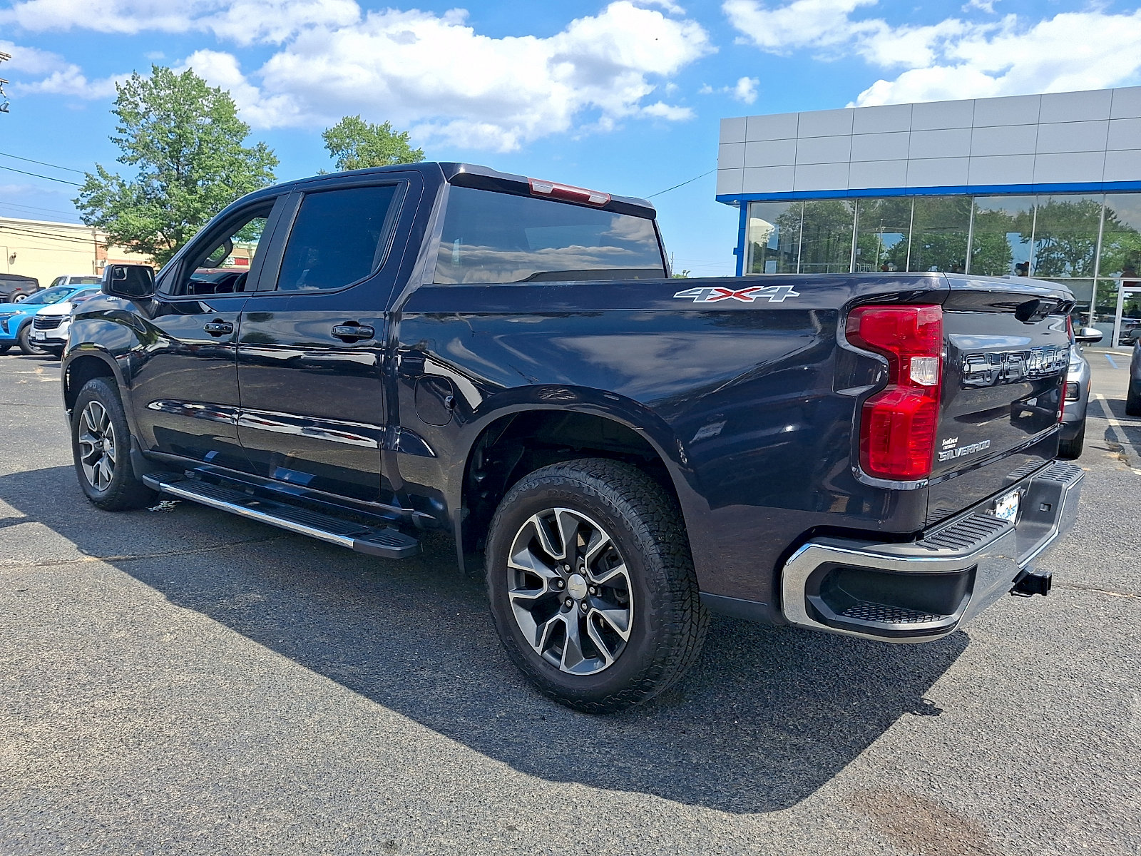 Certified 2023 Chevrolet Silverado 1500 LT AWD/4WD image 4