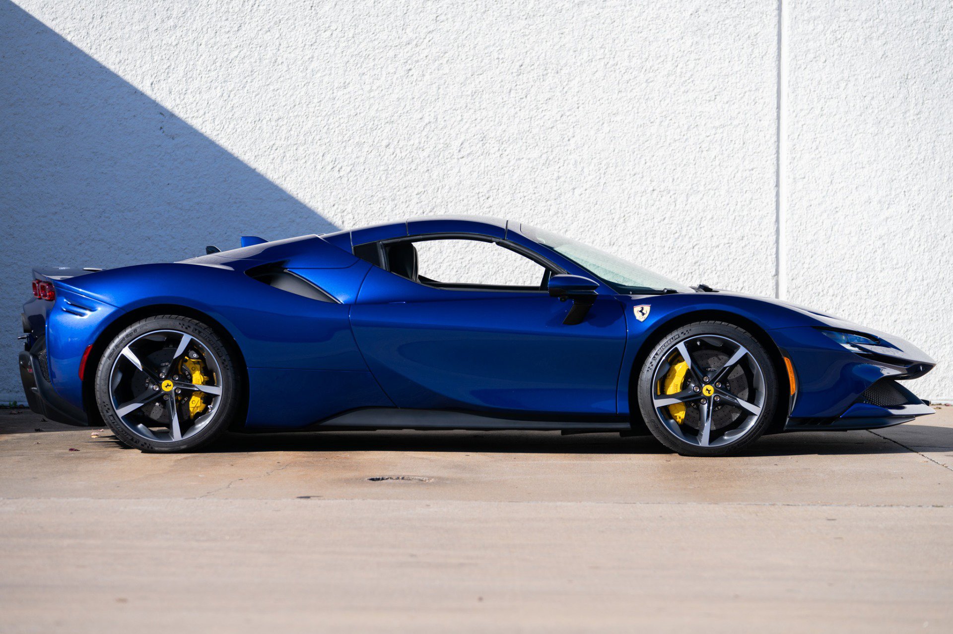 Used 2025 Ferrari SF90 Spider image 9