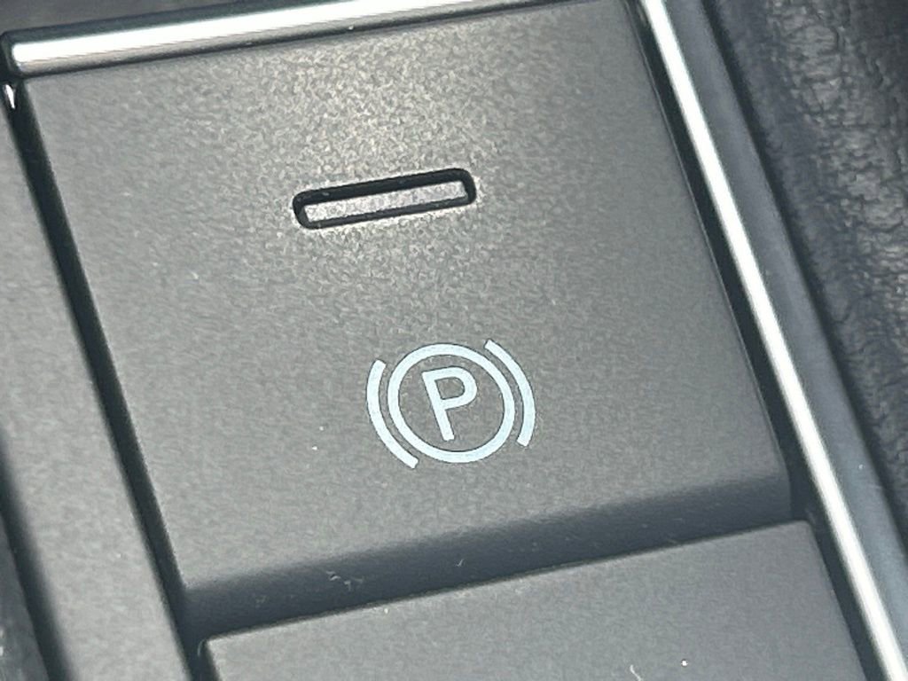 Used 2025 Volkswagen Jetta Sport image 57