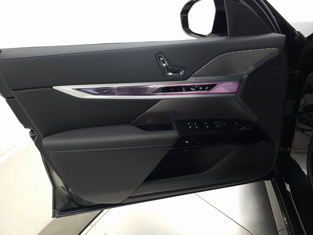 Used 2025 BMW i7 eDrive50 w/ M Sport Package image 10