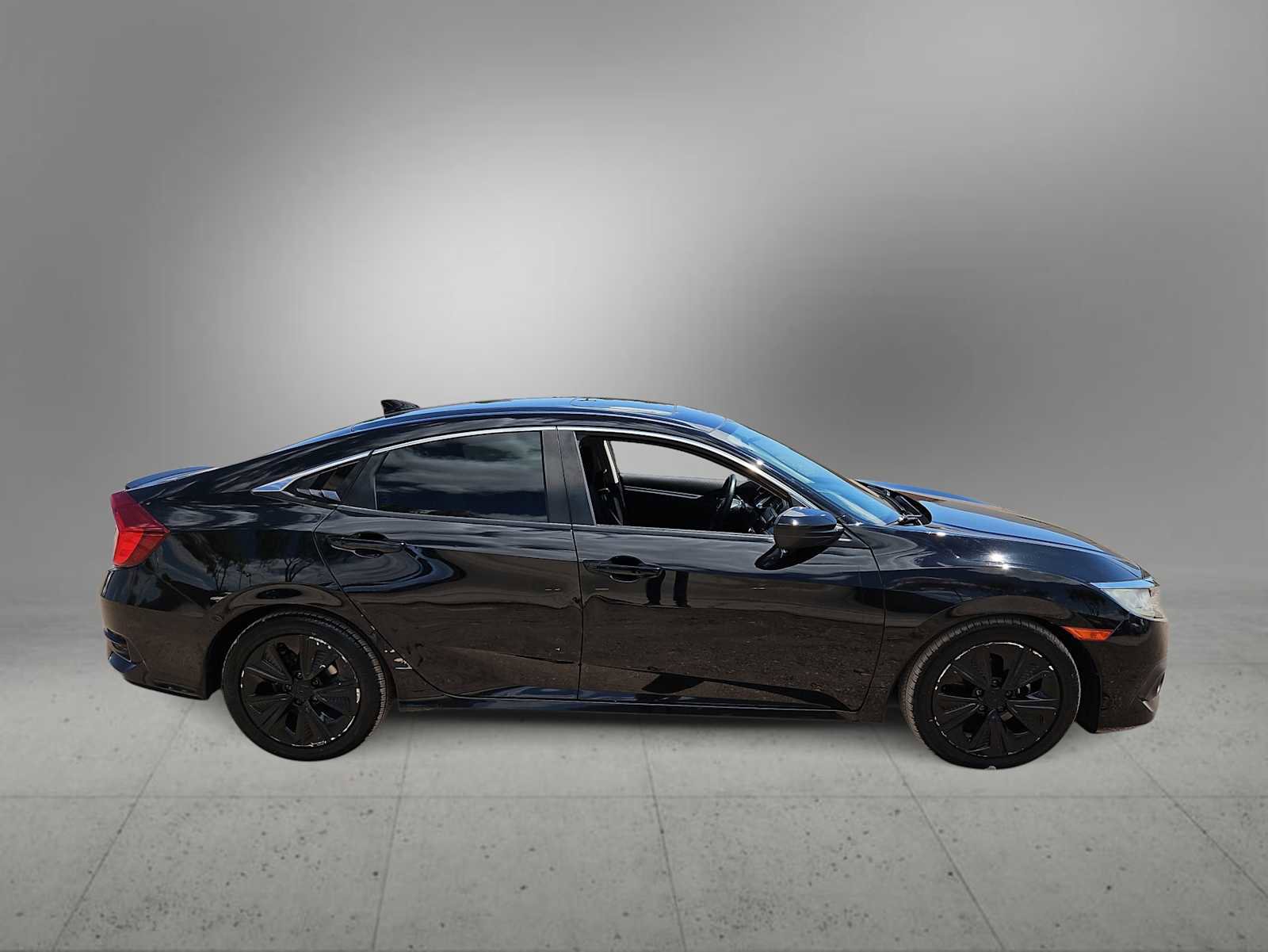 Used 2018 Honda Civic EX-T image 9