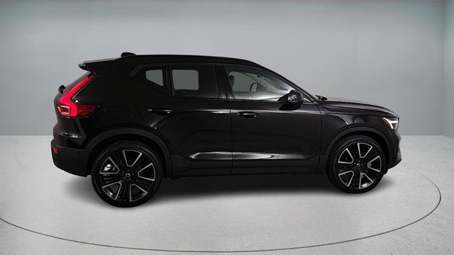 New 2026 Volvo XC40 B5 Ultra w/ Climate Package AWD/4WD image 3