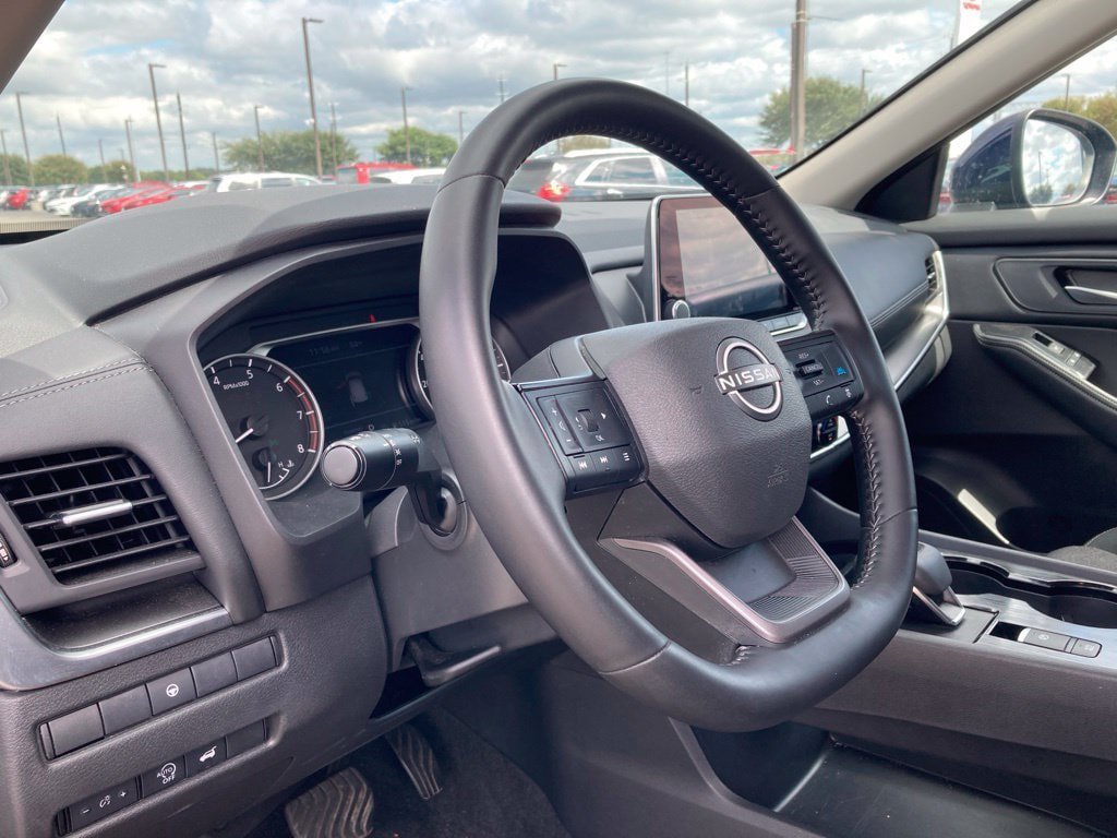 Used 2026 Nissan Rogue SV FWD image 9