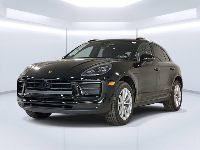Certified 2025 Porsche Macan image 1