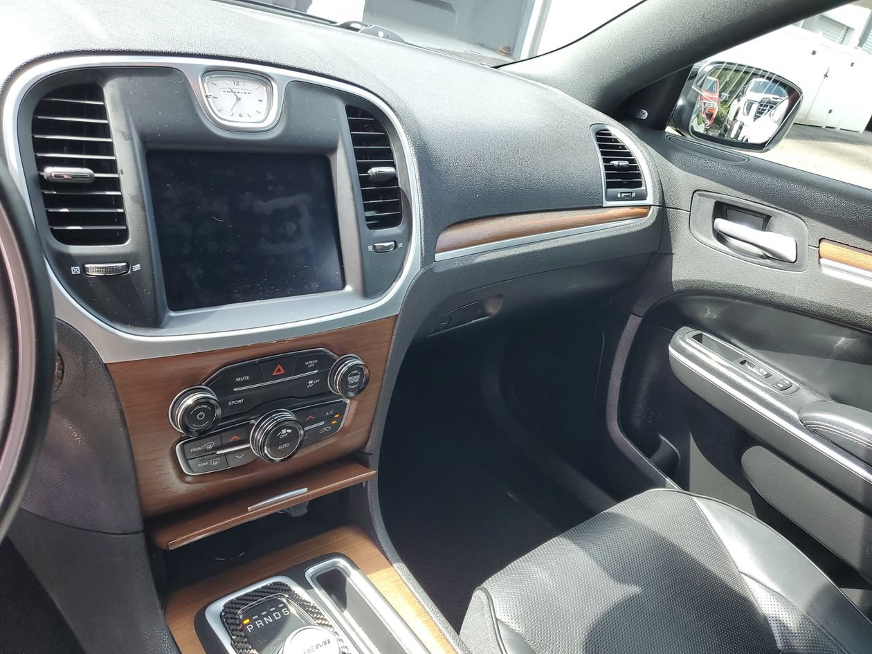 Used 2019 Chrysler 300 C RWD image 25