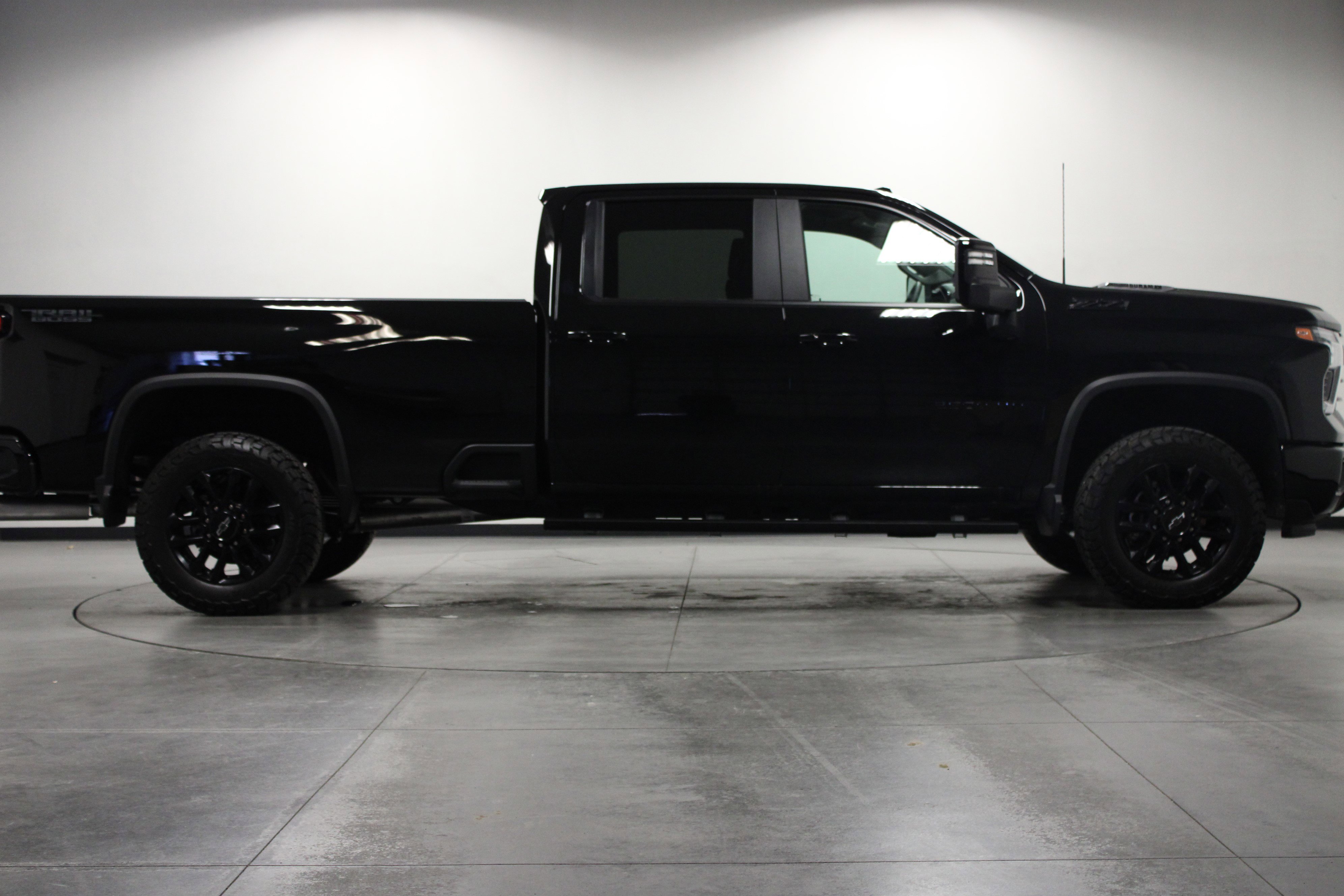 Used 2025 Chevrolet Silverado 2500 LT image 3