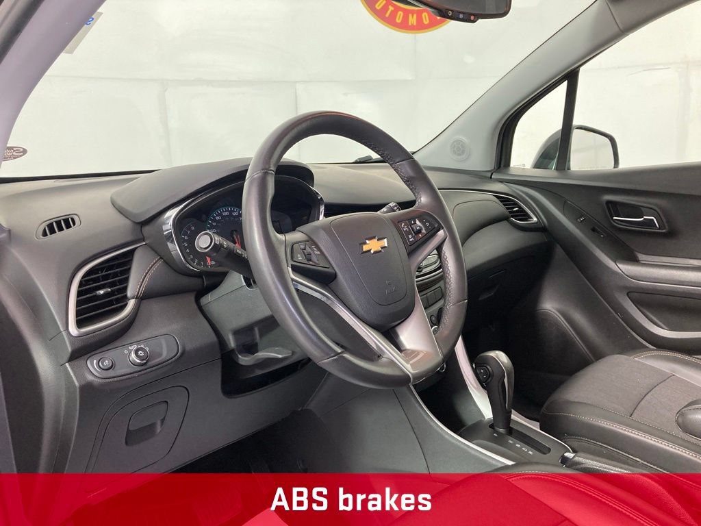 Used 2020 Chevrolet Trax LT w/ LT Convenience Package FWD image 13