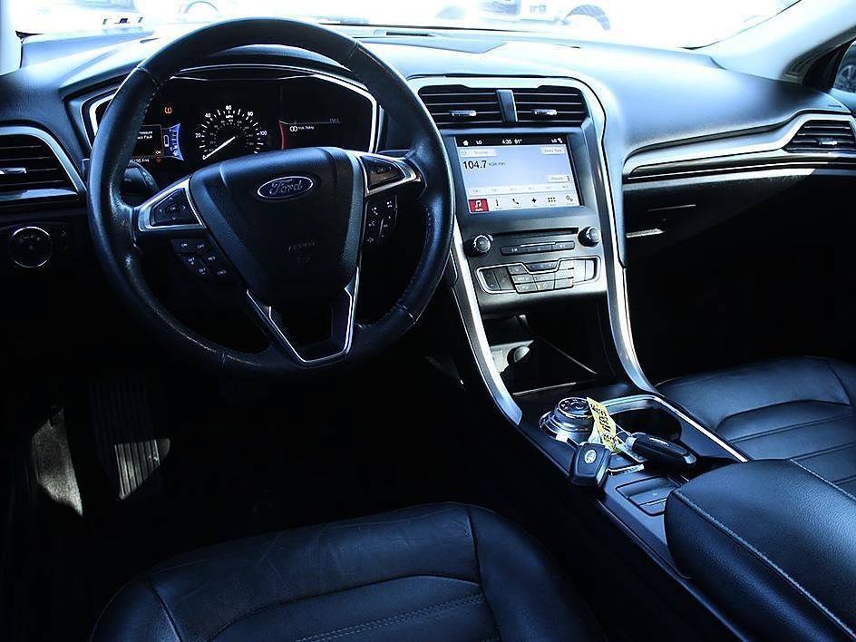 Used 2017 Ford Fusion Energi SE FWD image 15