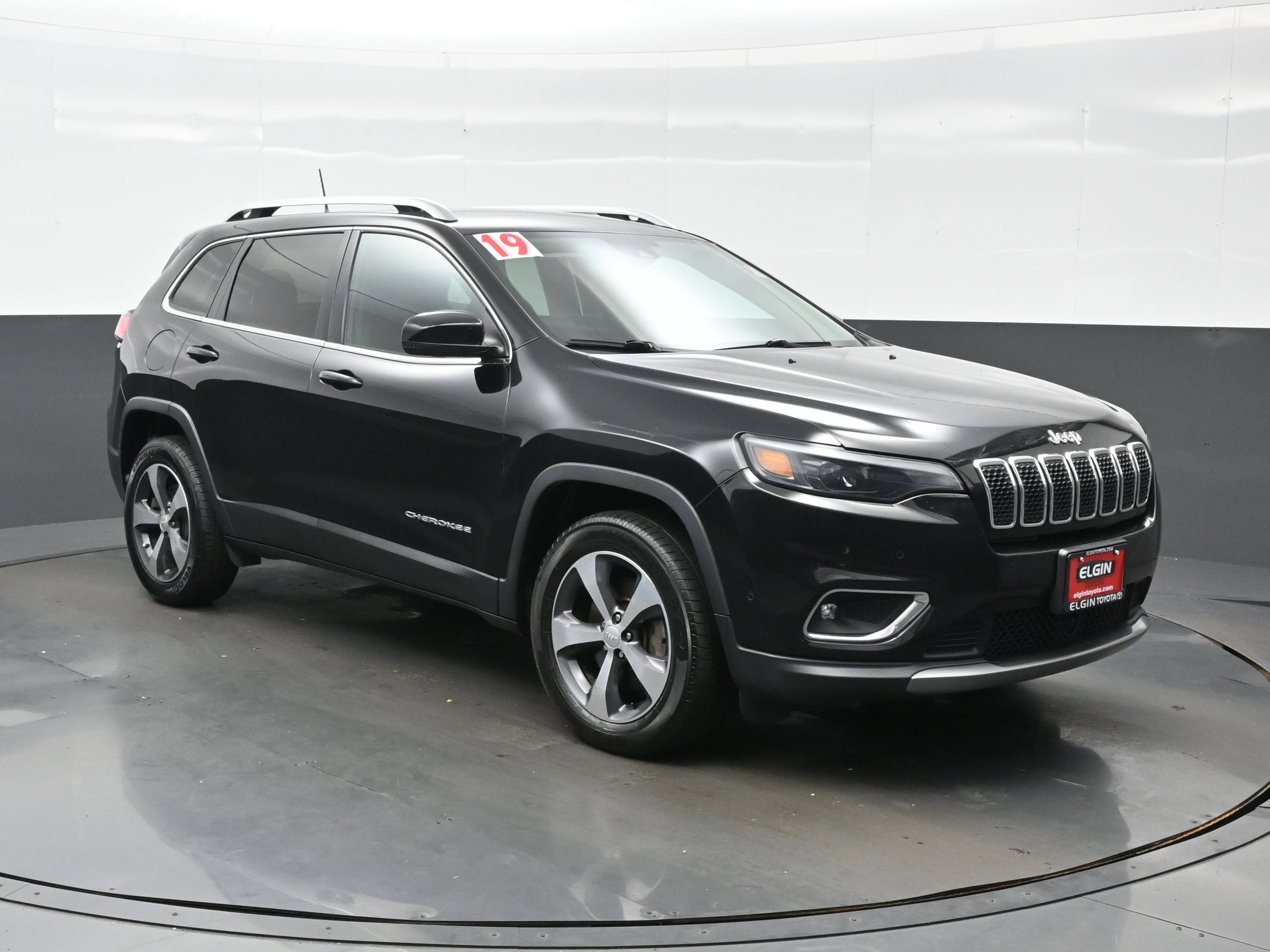 Used 2019 Jeep Cherokee Limited w/ Luxury Group AWD/4WD image 8