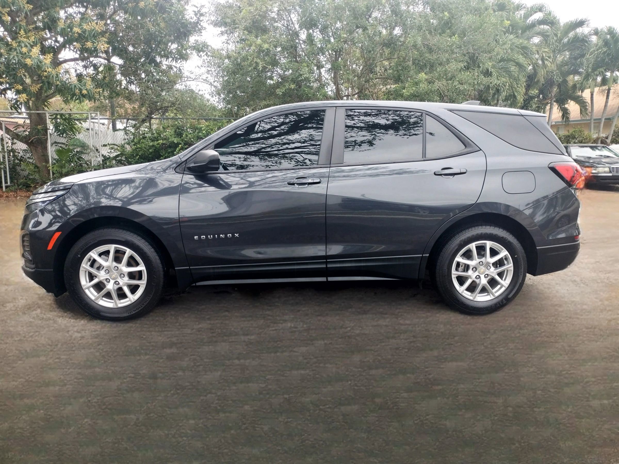Used 2022 Chevrolet Equinox LS FWD image 4