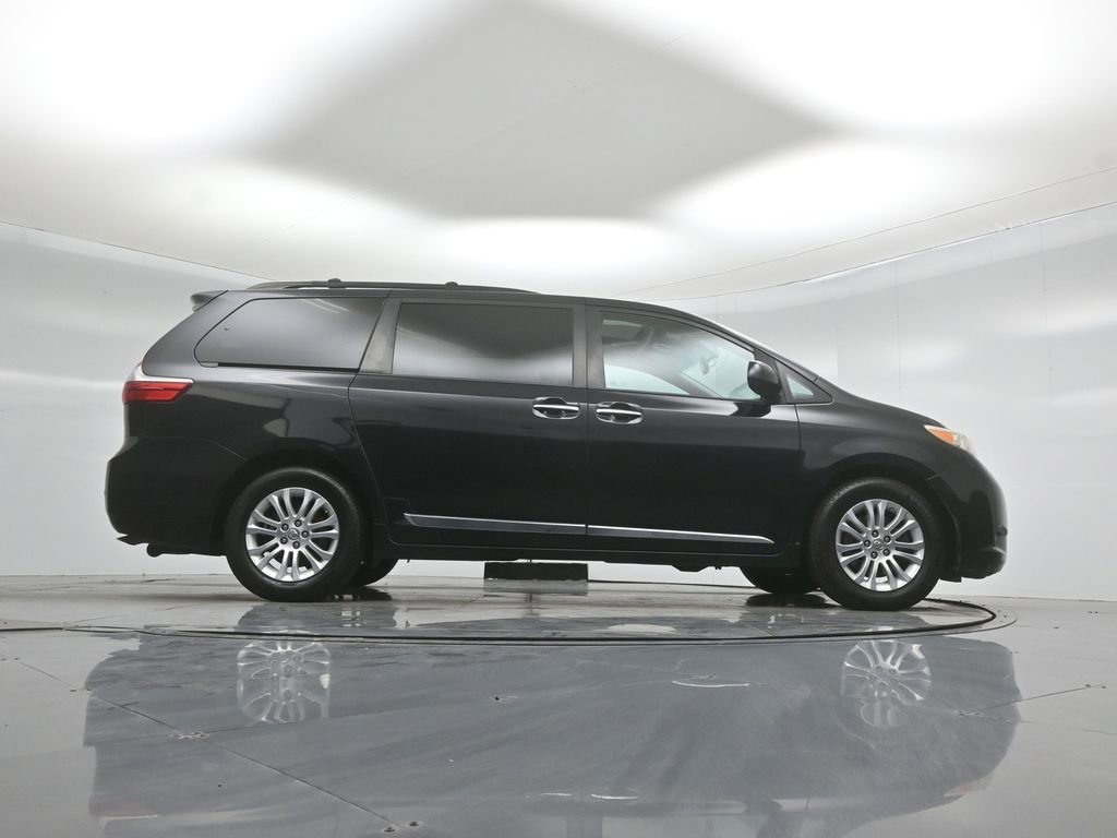 Used 2015 Toyota Sienna XLE Premium FWD image 50