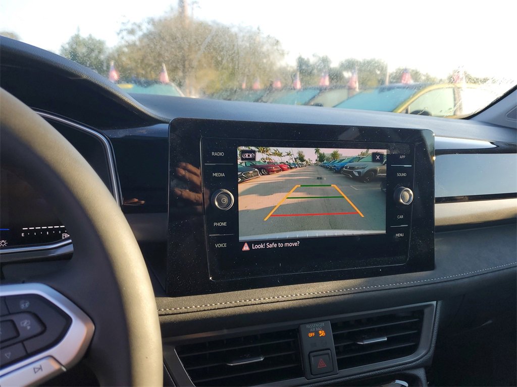 New 2025 Volkswagen Taos SE image 11