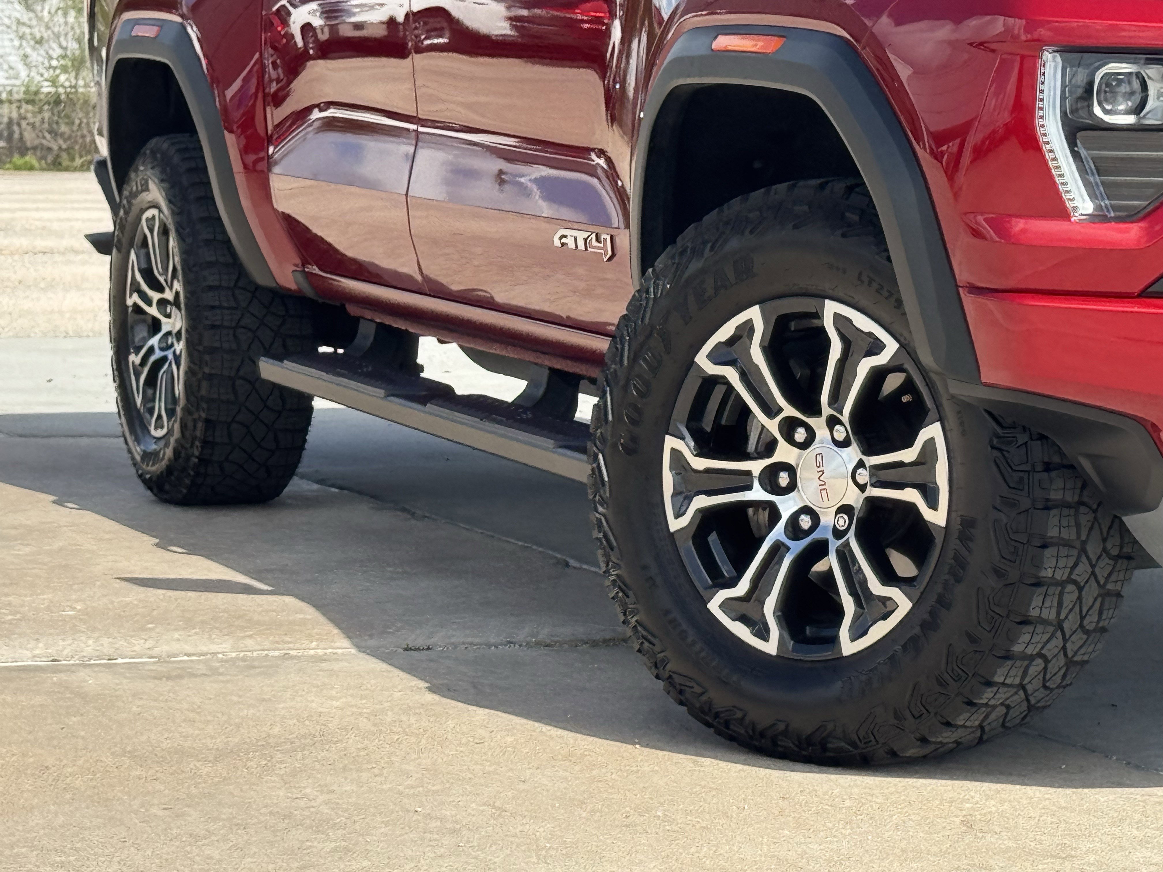 Used 2024 GMC Canyon AT4 w/ Technology Package image 12