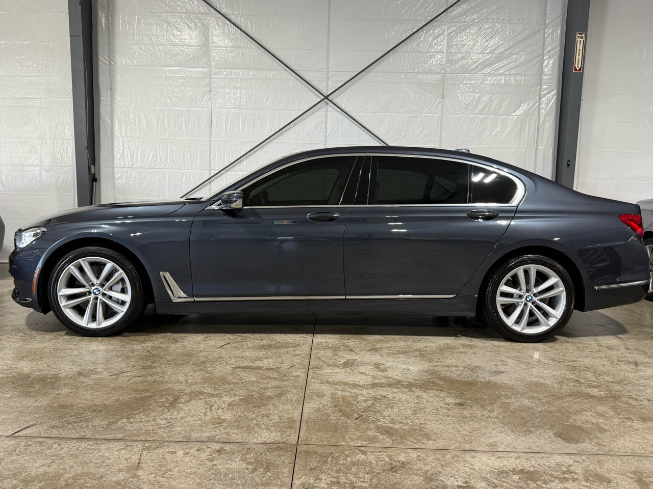 Used 2018 BMW 750i xDrive image 2