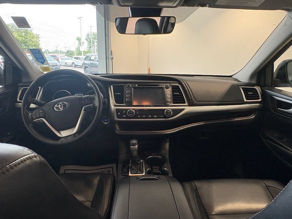 Used 2018 Toyota Highlander XLE AWD/4WD image 11