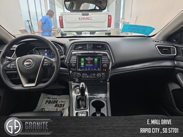 Used 2023 Nissan Maxima Platinum image 12