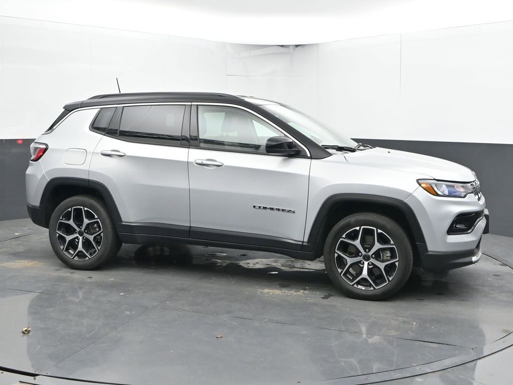 Used 2025 Jeep Compass Limited AWD/4WD image 12