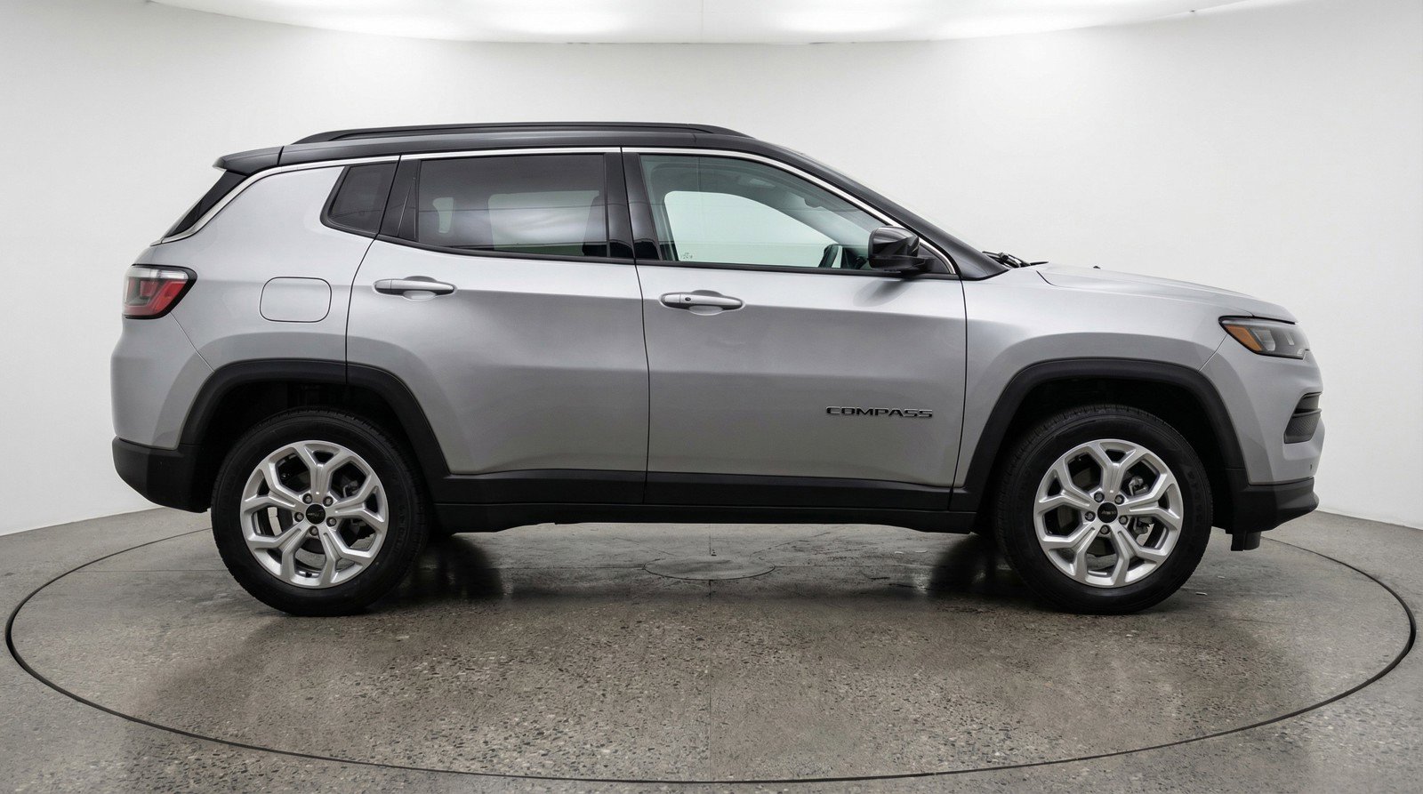 Used 2025 Jeep Compass Latitude image 11