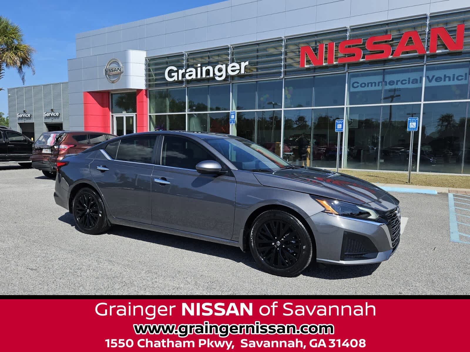Used 2025 Nissan Altima 2.5 SV w/ SV Special Edition Package FWD image 1