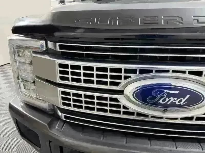 Used 2018 Ford F350 Platinum w/ Platinum Ultimate Package AWD/4WD image 4