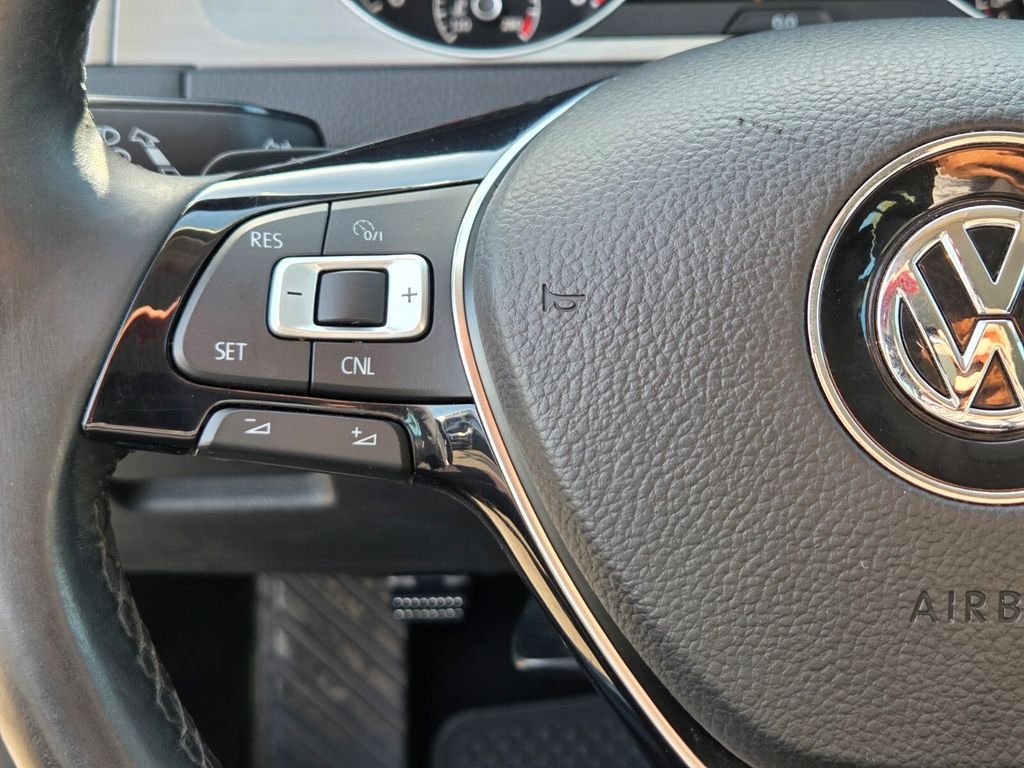 Used 2015 Volkswagen Golf S FWD image 25