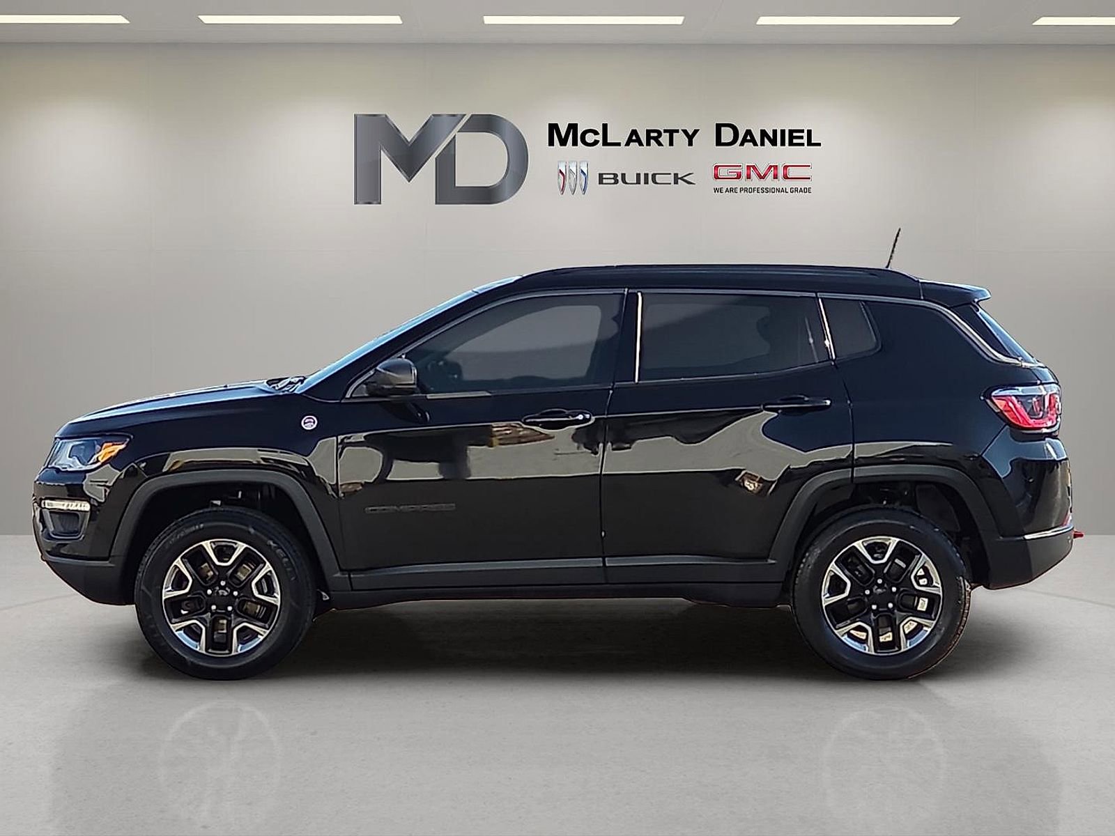 Used 2018 Jeep Compass Trailhawk image 3