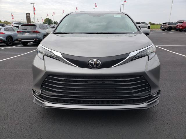 New 2026 Toyota Sienna XLE AWD/4WD image 2