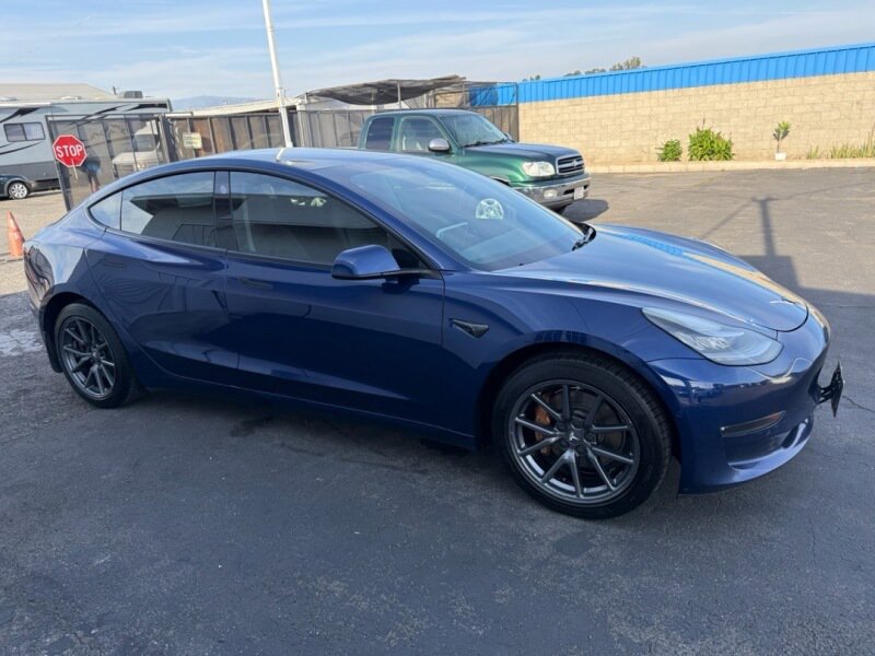 Used 2018 Tesla Model 3 Long Range image 1