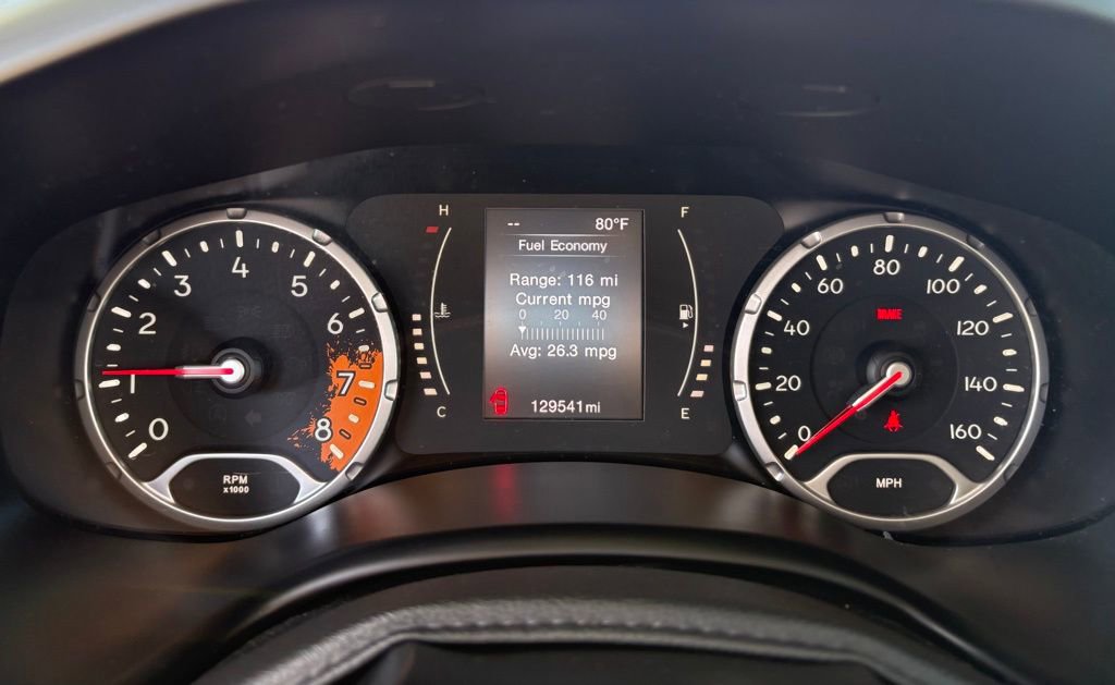 Used 2015 Jeep Renegade Latitude w/ Cold Weather Group II FWD image 33
