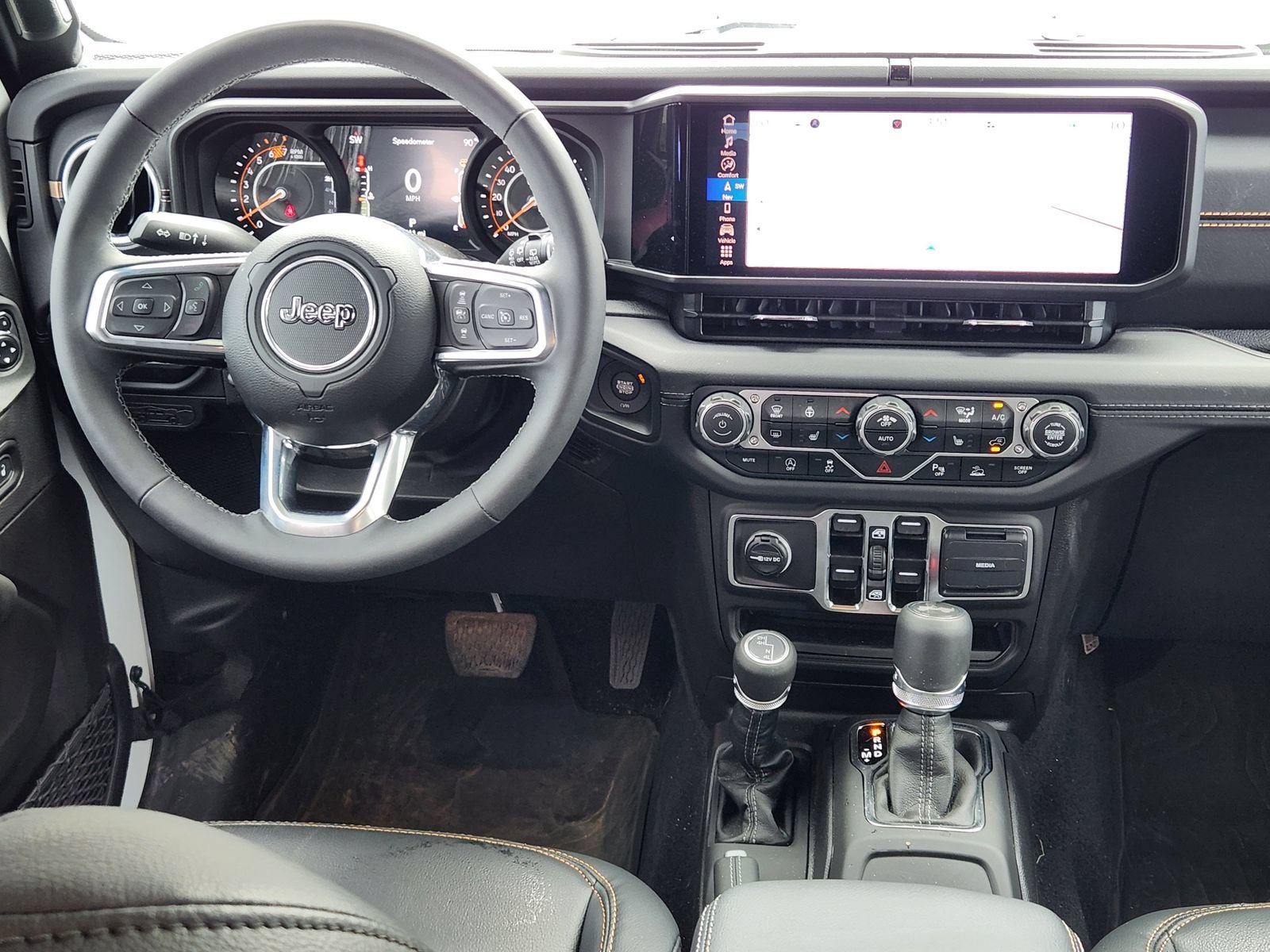 Used 2025 Jeep Wrangler Unlimited Sahara AWD/4WD image 33