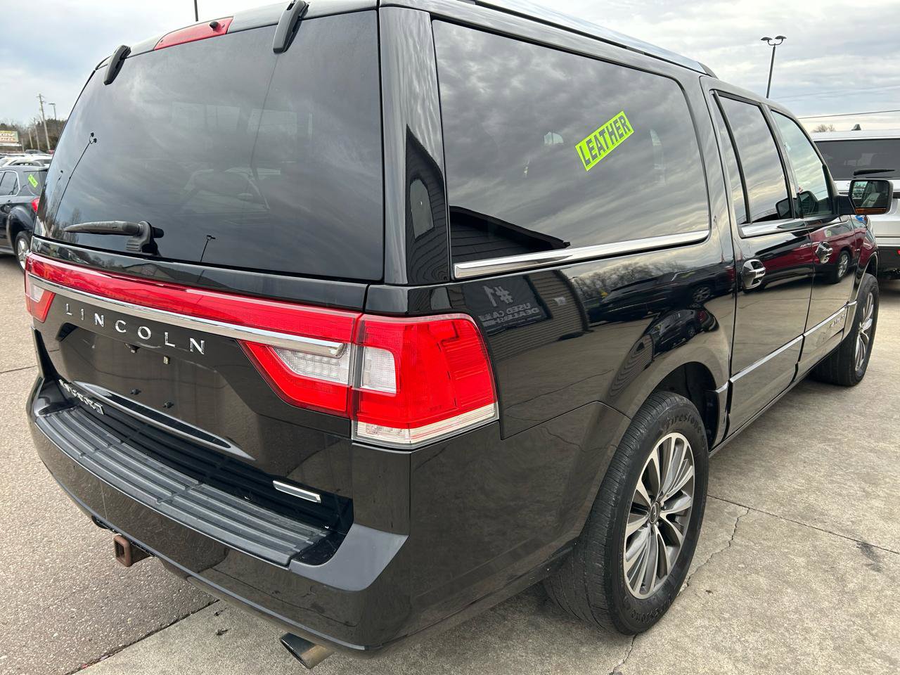 Used 2015 Lincoln Navigator L 4WD image 5