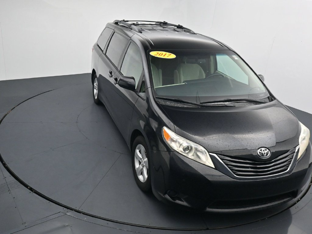 Used 2017 Toyota Sienna LE FWD image 23