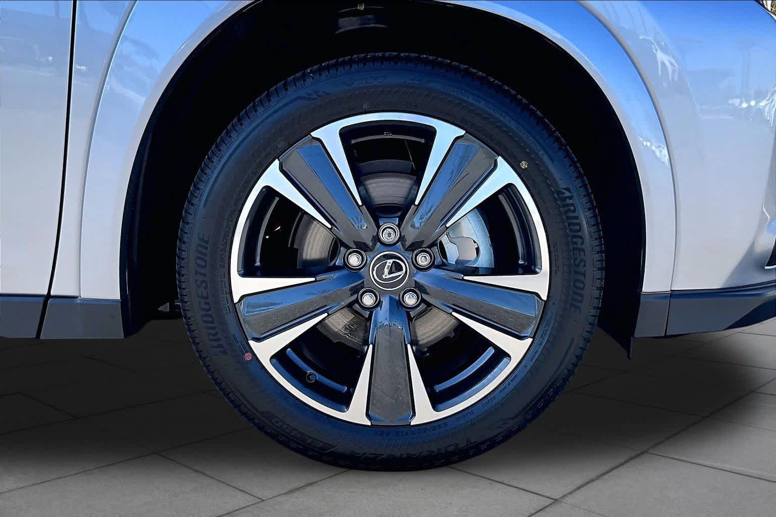 New 2026 Lexus UX 300h AWD image 9