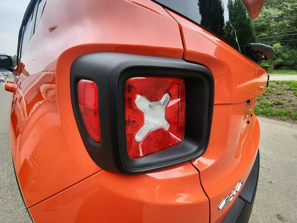 Used 2016 Jeep Renegade Latitude AWD/4WD image 30