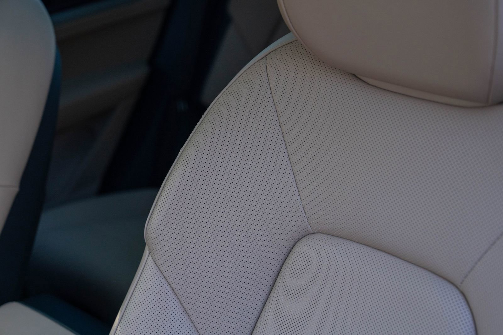 Used 2025 Porsche Cayenne image 25