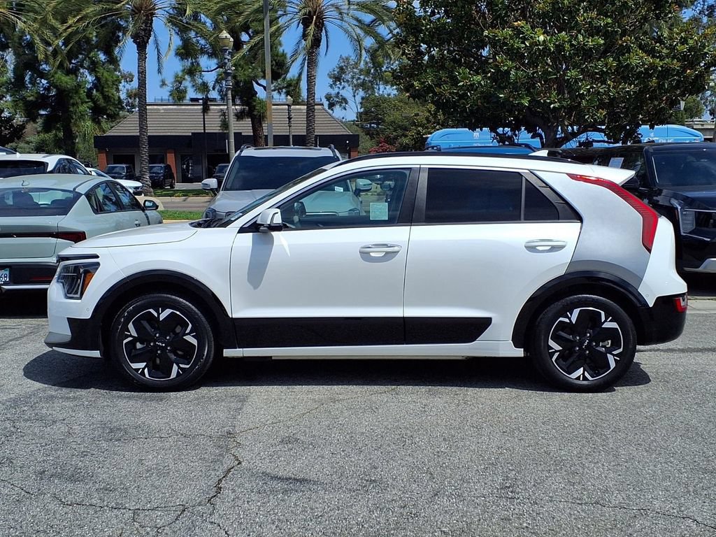 Certified 2023 Kia Niro Wave FWD image 3