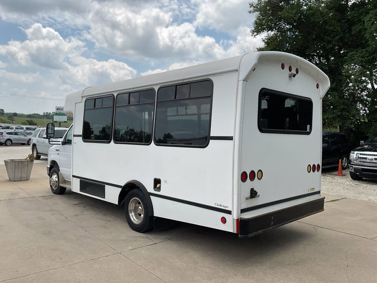 Used 2013 Ford E-350 and Econoline 350 Super Duty w/ Shuttle Bus Prep Pkg image 8