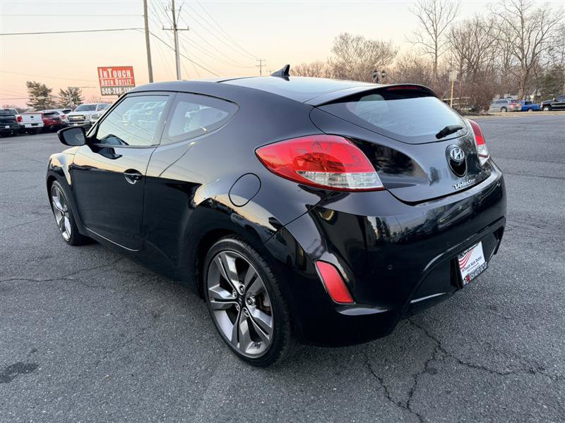 Used 2013 Hyundai Veloster w/ Style Pkg image 7