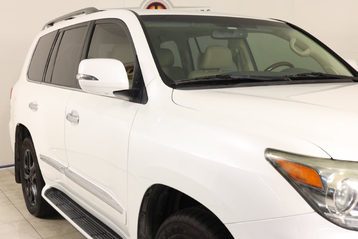 Used 2013 Lexus LX 570 4WD w/ Luxury Pkg w/Pre-crash image 38