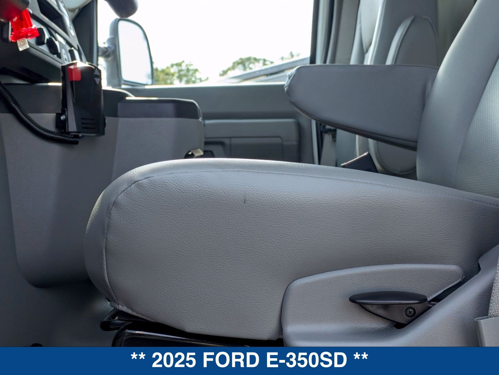 New 2025 Ford E-350 and Econoline 350 Super Duty w/ Power Equipment Group RWD image 20