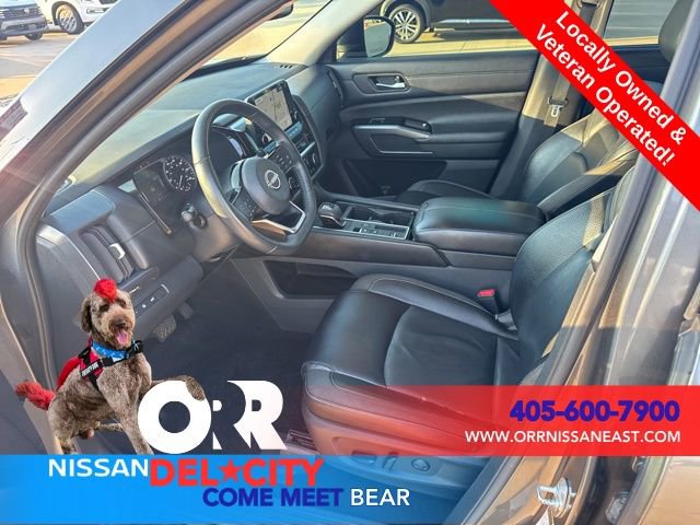 Used 2022 Nissan Pathfinder SL FWD image 15