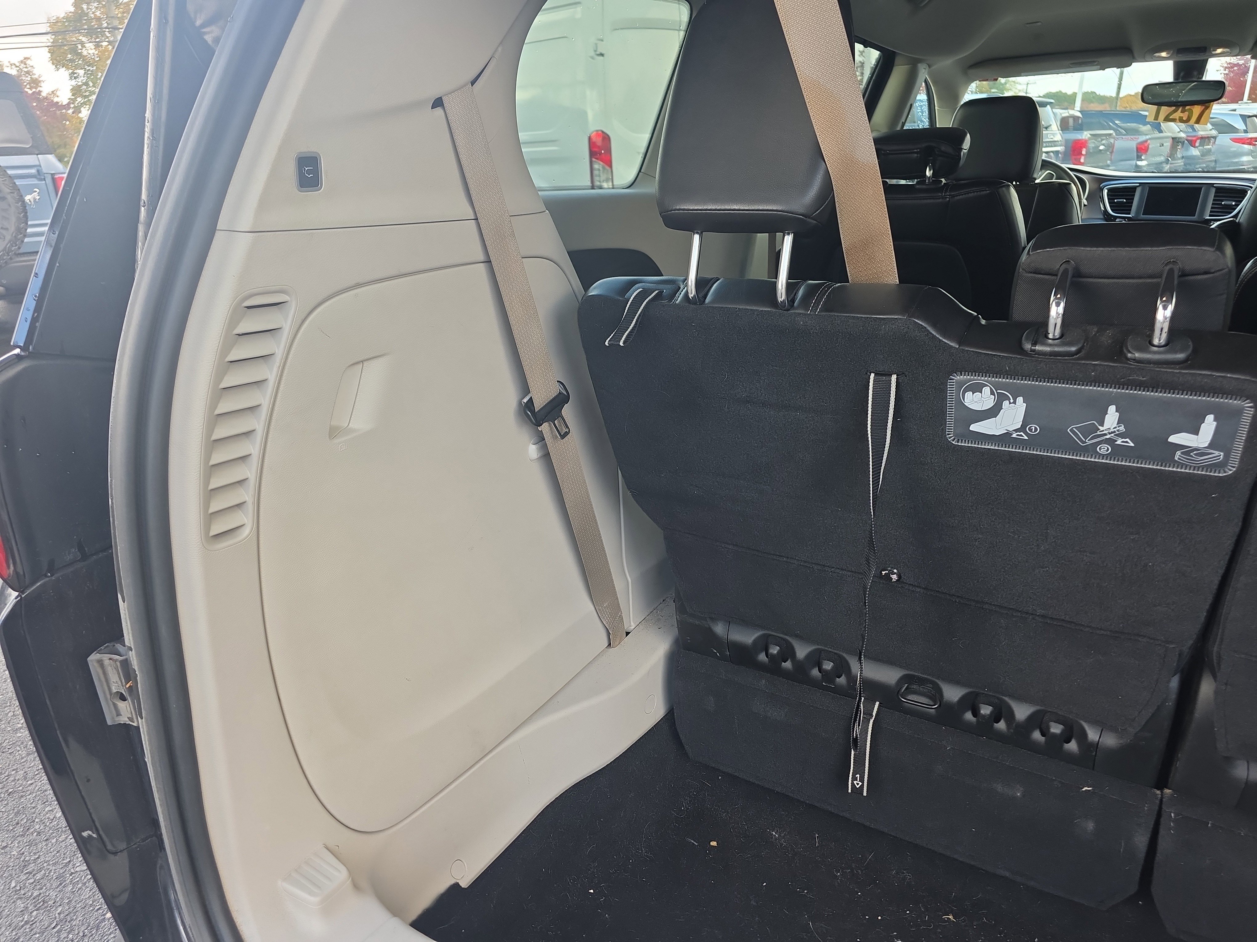 Used 2021 Chrysler Voyager Lxi image 18