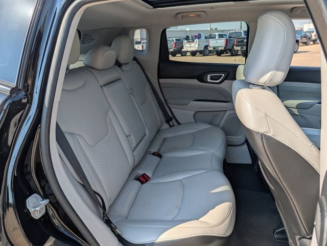 Used 2022 Jeep Compass Latitude w/ Sun and Sound Group FWD image 28
