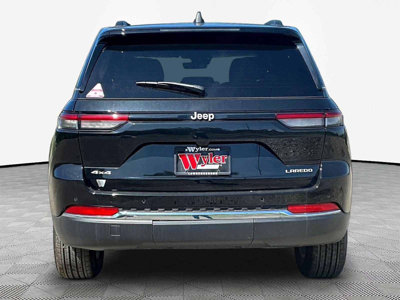 New 2026 Jeep Grand Cherokee Laredo w/ Trailer Tow Package AWD/4WD image 5