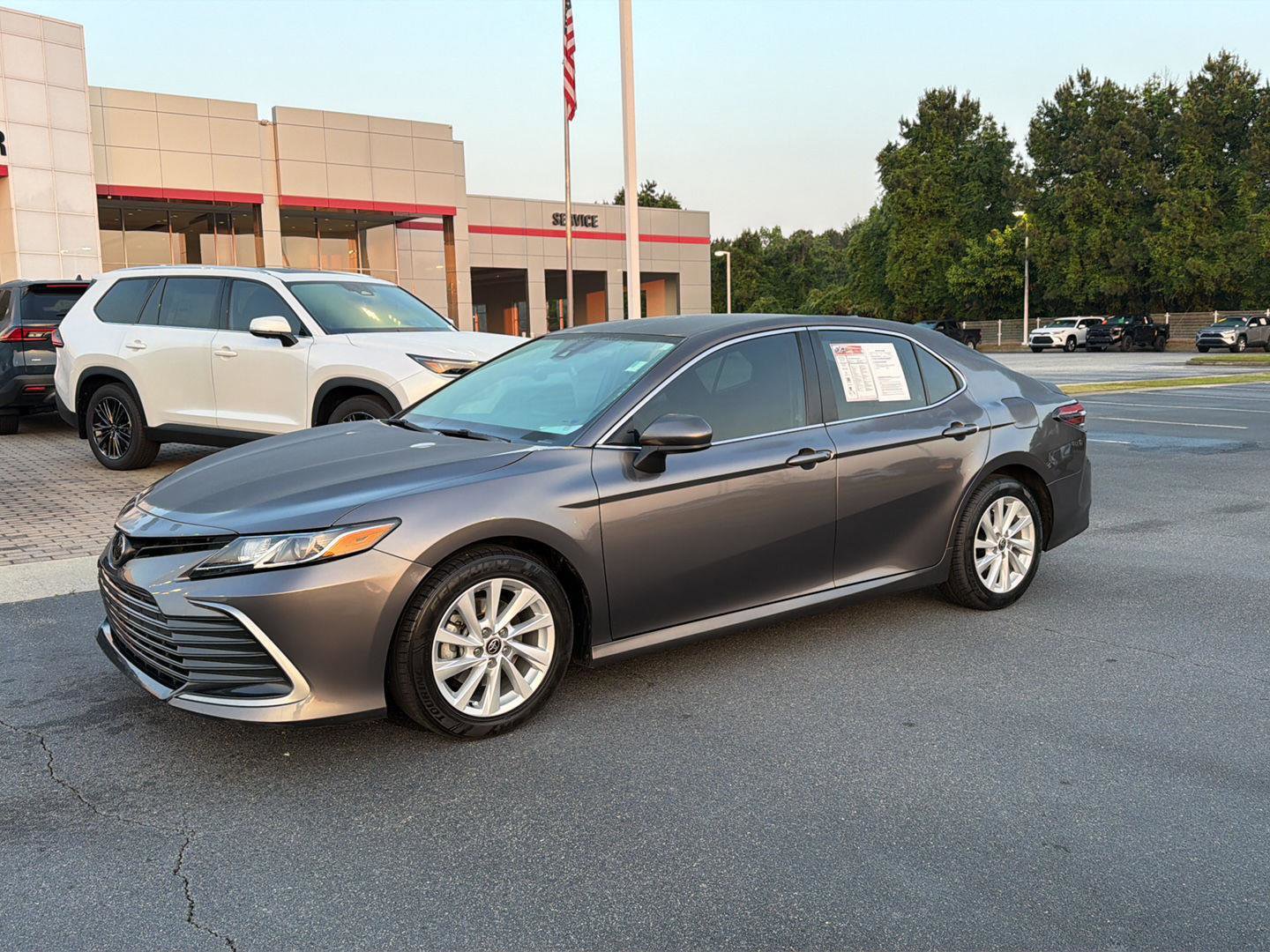Used 2022 Toyota Camry LE FWD image 1