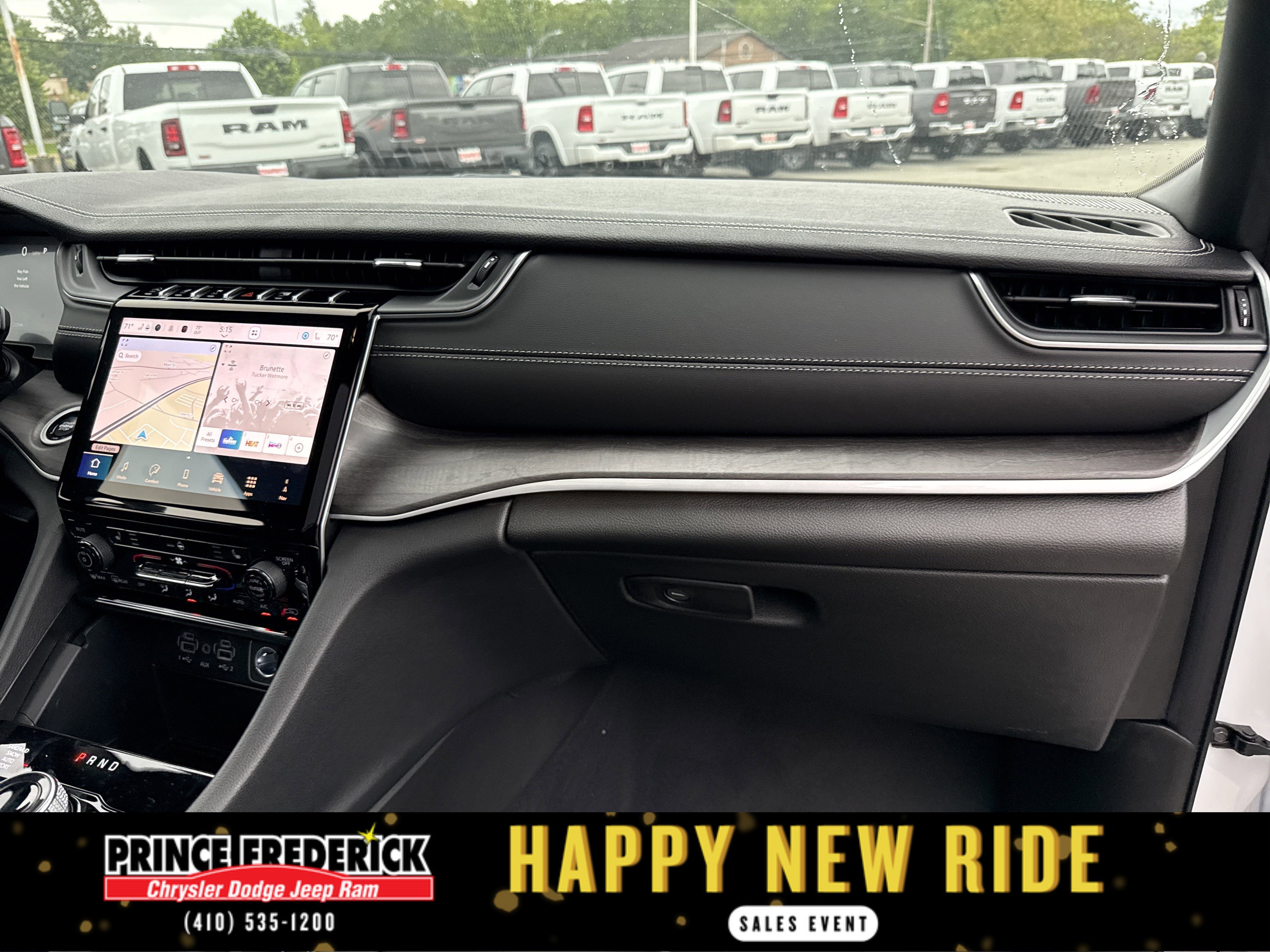 New 2025 Jeep Grand Cherokee L Limited w/ Black Appearance Package image 15