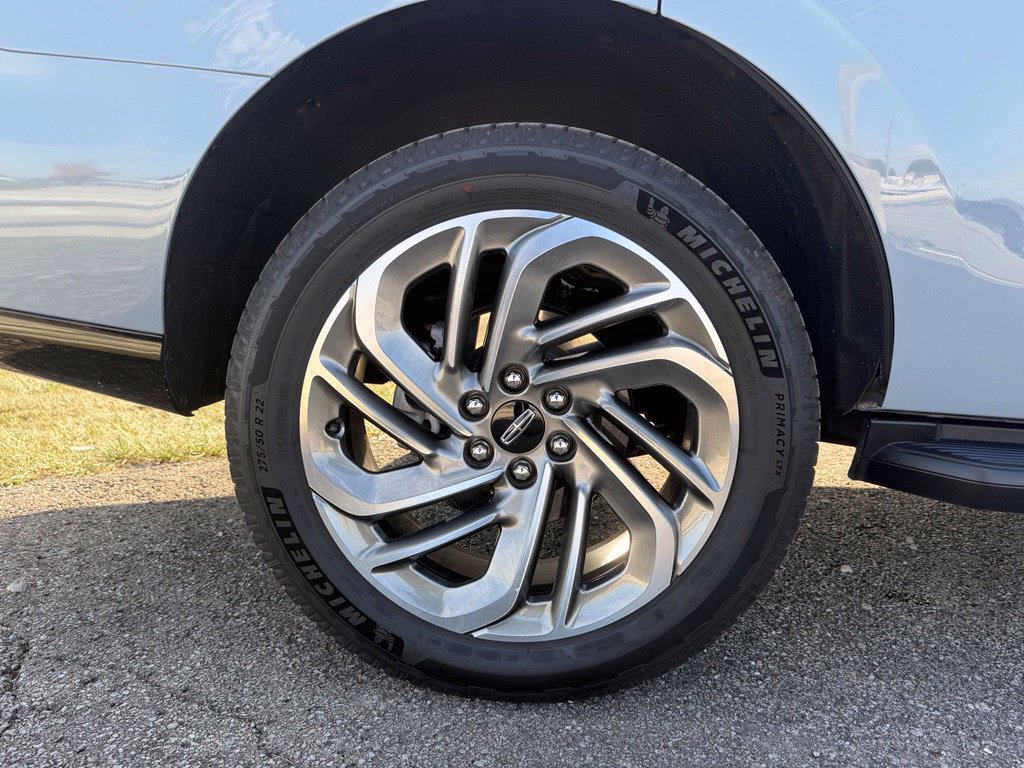 Used 2026 Lincoln Navigator Premiere AWD/4WD image 16
