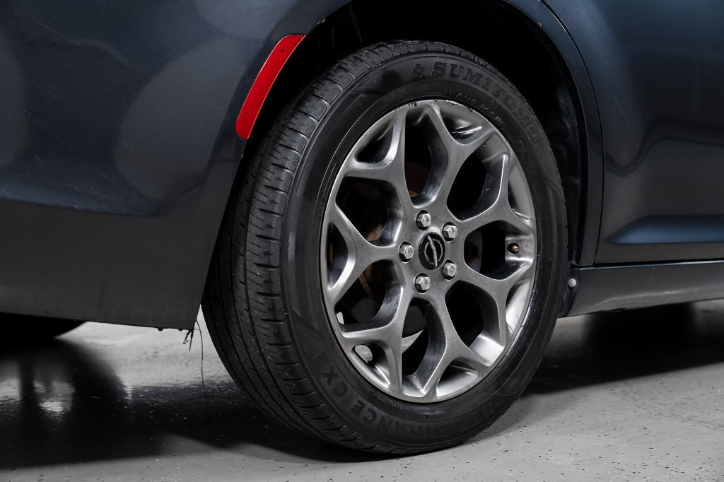 Used 2015 Chrysler 300 S AWD/4WD image 8